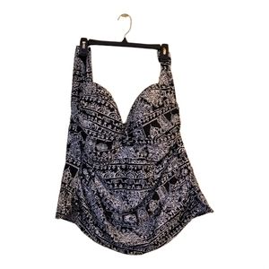 Avenue Black & White Halter Swim Top - Size 26W - Pre-owned